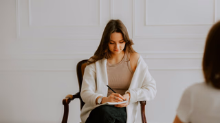 AI 챗봇, 우울증 치료 효과 인간 치료사와 대등함 임상시험으로 입증