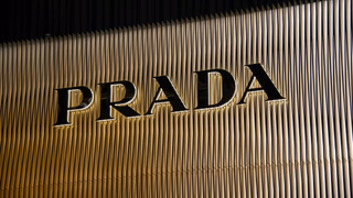 프라다의 14억 달러 베르사체 인수, 이탈리아 명품 통합의 신호탄
