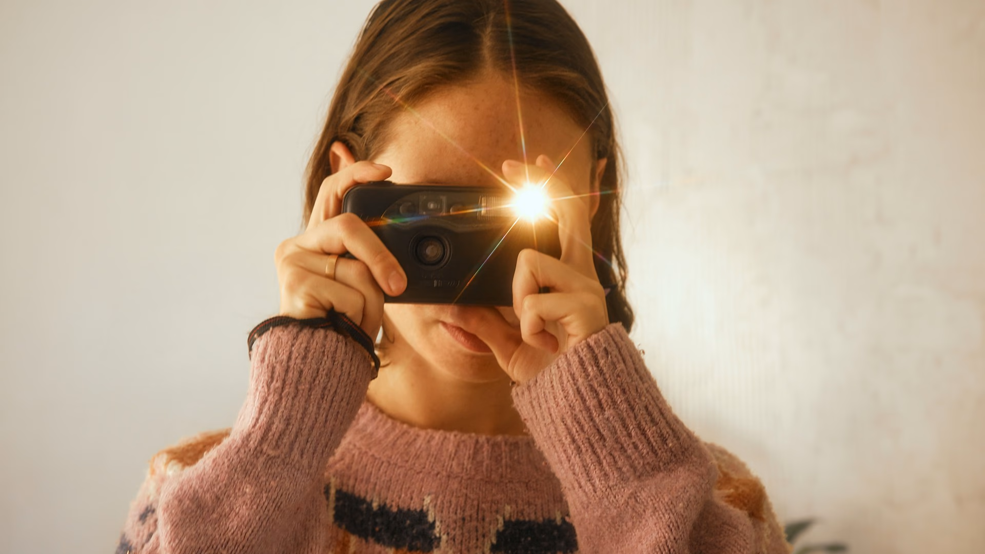 2026년, Z세대는 스트리밍을 버리고 실감 나는 아날로그의 즐거움을 찾아 나선다