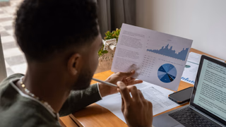 AI Mirrors Human Biases in Economic Choices