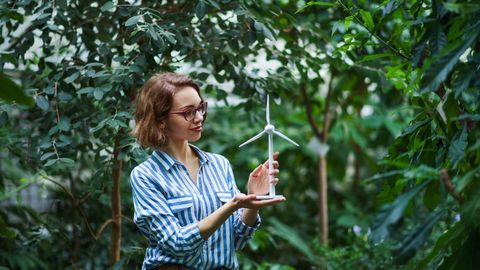 Women Lag in Clean Tech Jobs Despite 2026 Goals