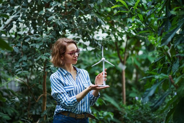 Women Lag in Clean Tech Jobs Despite 2026 Goals