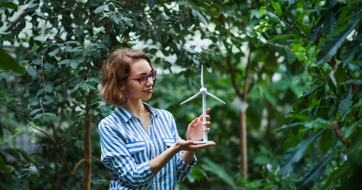 Women Lag in Clean Tech Jobs Despite 2026 Goals
