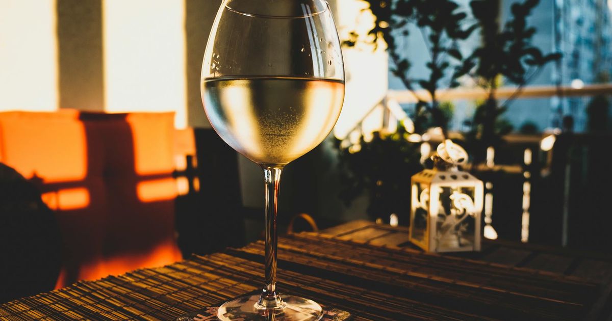 The Table Where No One Checks the Time